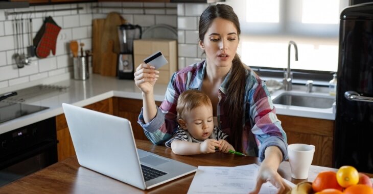 Trusted babysitter in Palm Beach County caring for children at home